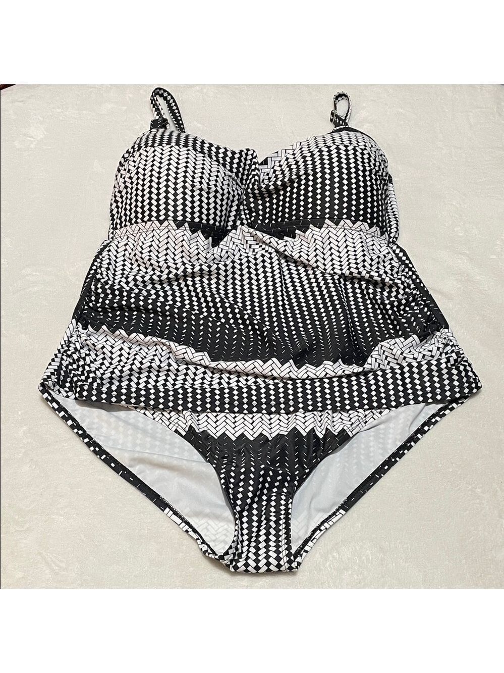 Betty’s Beach Bungalow Black and White Patterned One Piece Swimsuit Sz 20